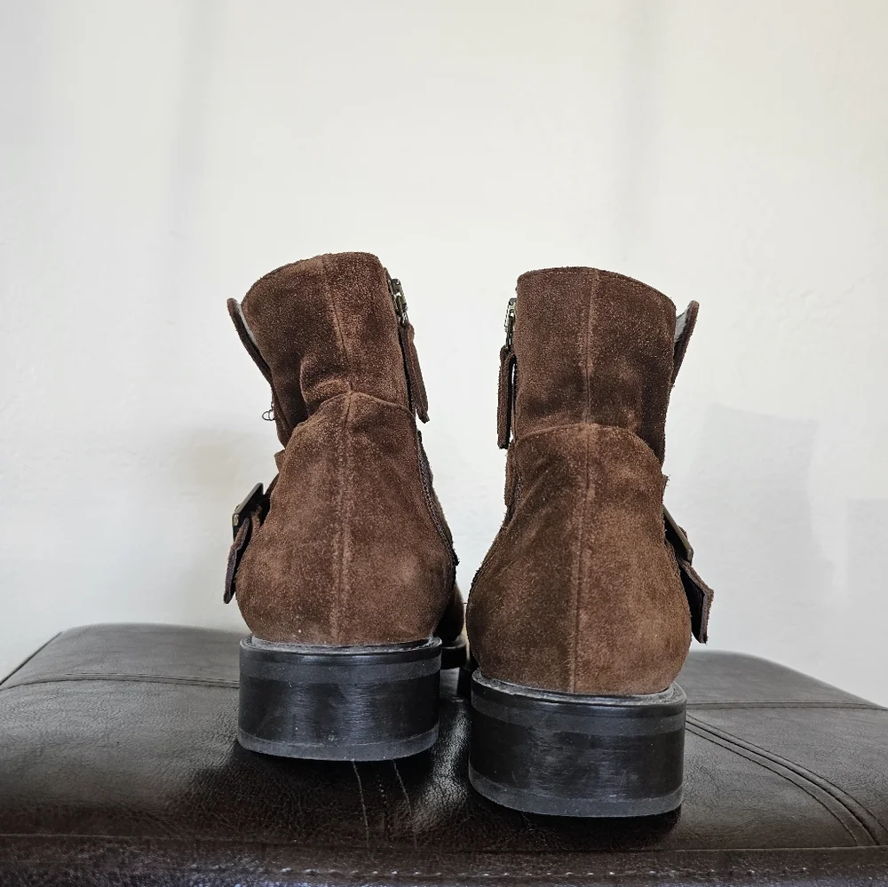 Aquatalia‎ Brown Suede Ankle Buckle Accent Old Money Quiet Luxury Boots Sz 7